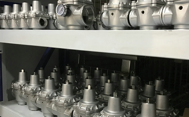 水减压阀,水用减压阀实物图